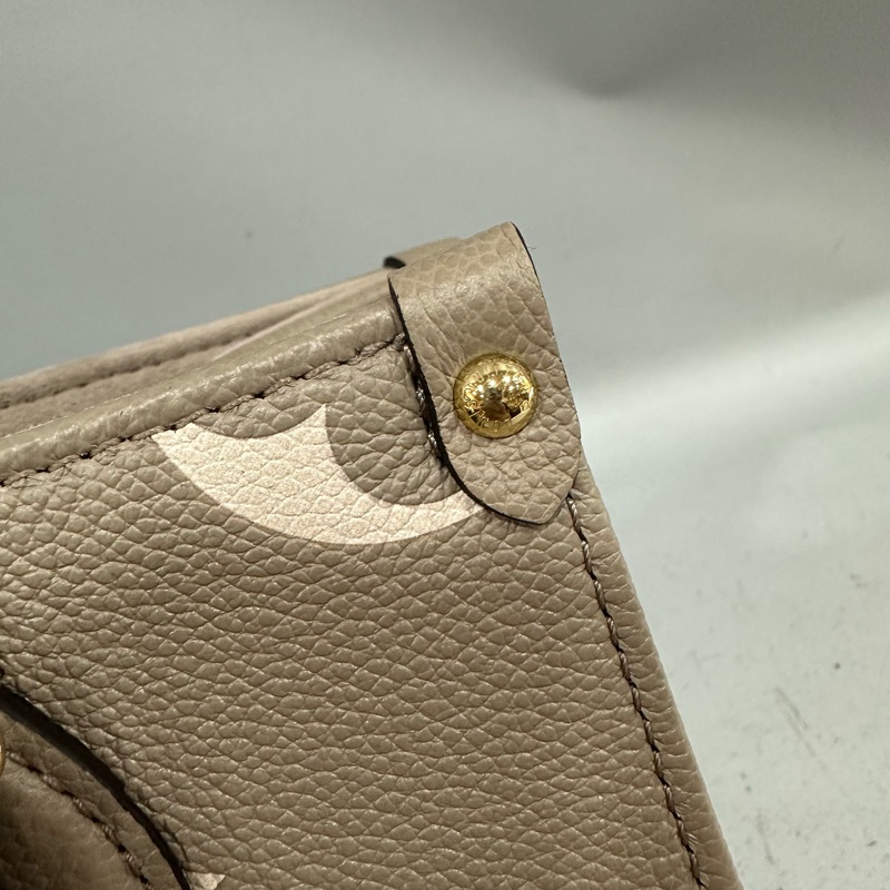 LV M45779 奶茶色牛皮壓紋in the go 斜背背 pm-20