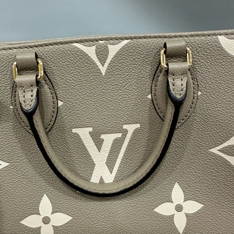 LV M45779 奶茶色牛皮壓紋in the go 斜背背 pm-22