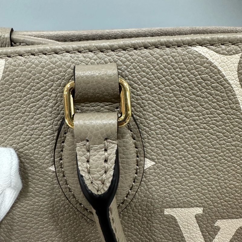 LV M45779 奶茶色牛皮壓紋in the go 斜背背 pm-23