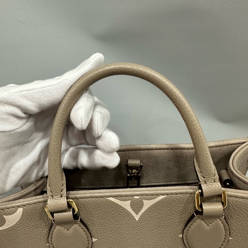 LV M45779 奶茶色牛皮壓紋in the go 斜背背 pm-24