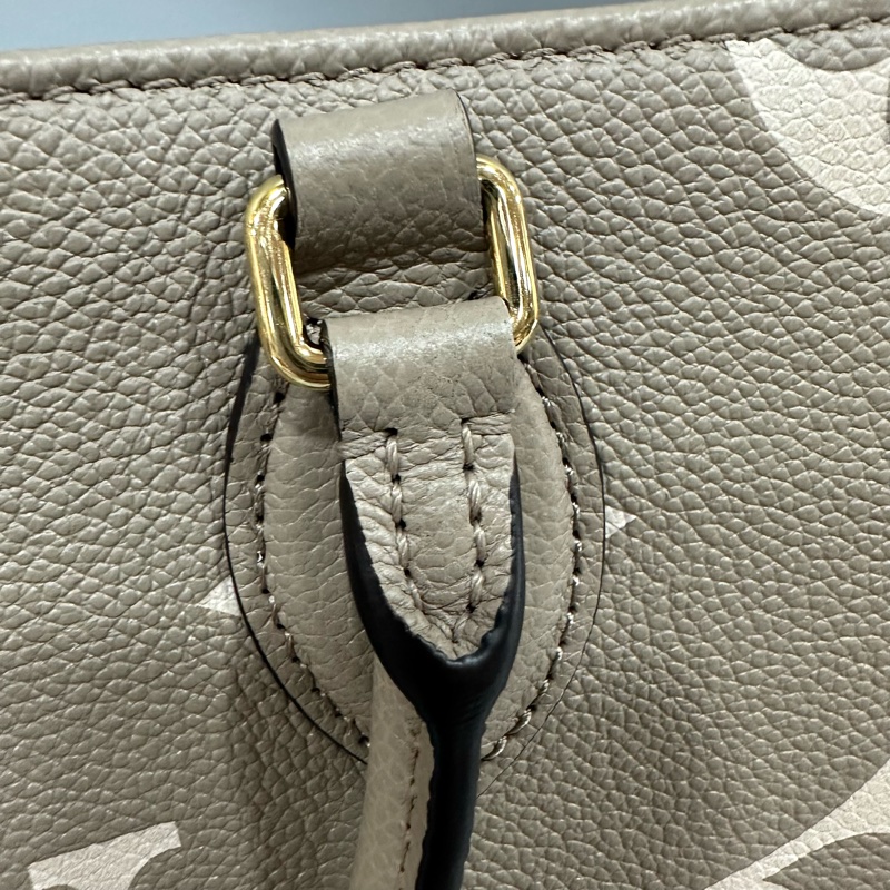 LV M45779 奶茶色牛皮壓紋in the go 斜背背 pm-25