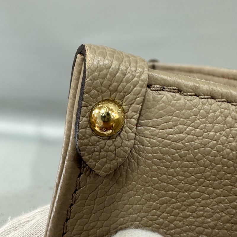 LV M45779 奶茶色牛皮壓紋in the go 斜背背 pm-27