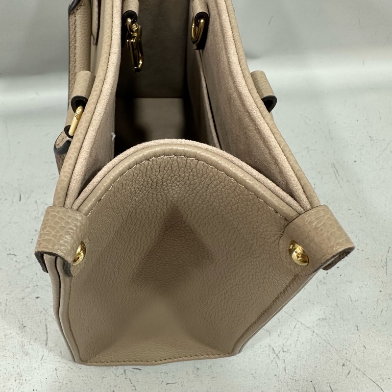 LV M45779 奶茶色牛皮壓紋in the go 斜背背 pm-28