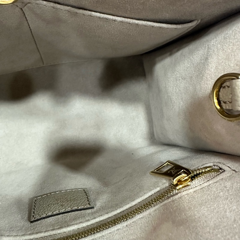 LV M45779 奶茶色牛皮壓紋in the go 斜背背 pm-34