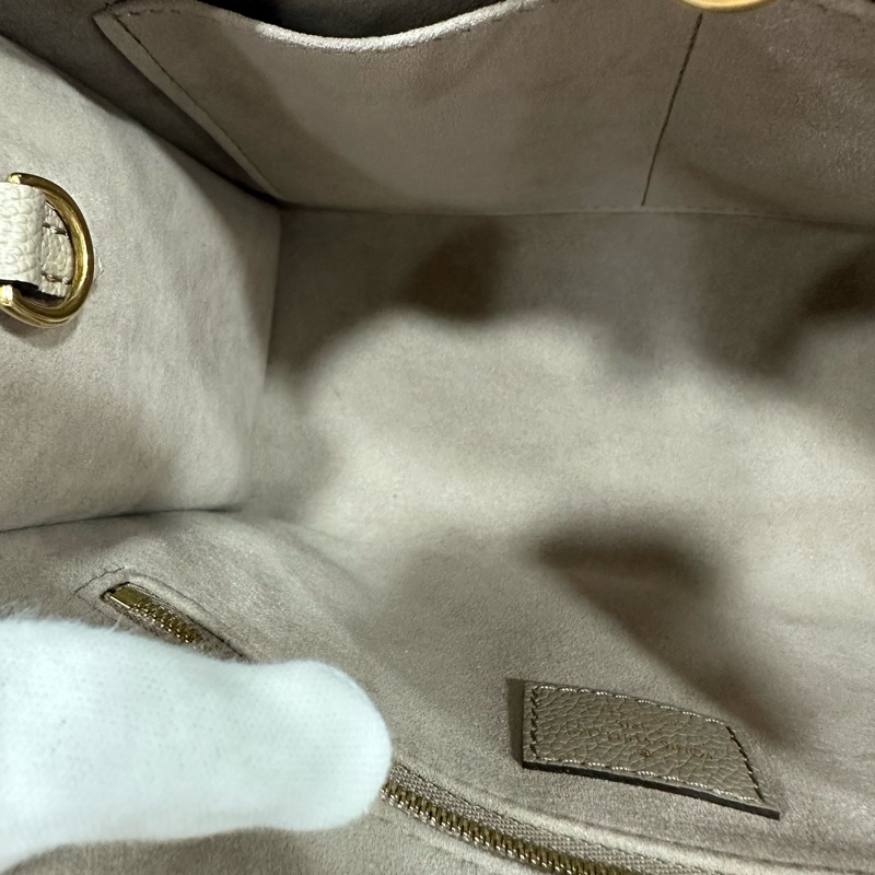 LV M45779 奶茶色牛皮壓紋in the go 斜背背 pm-35