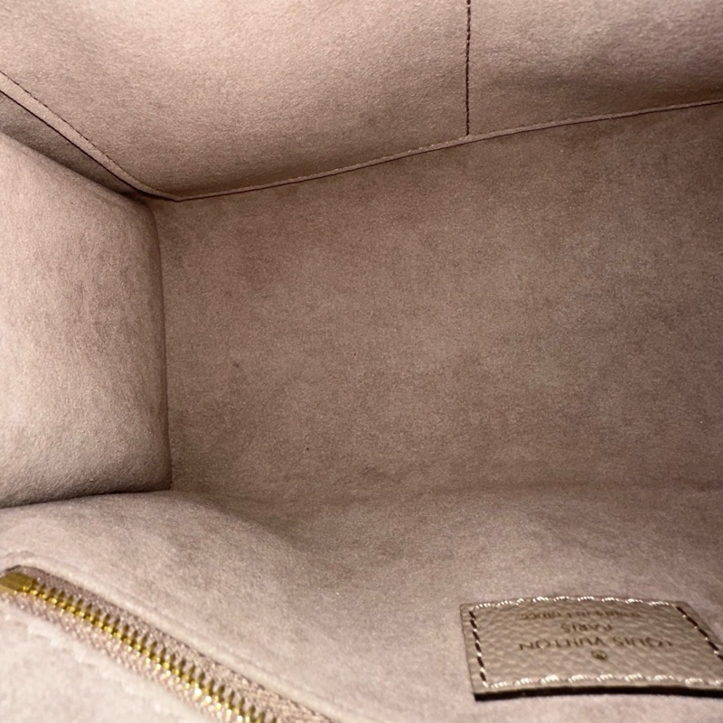 LV M45779 奶茶色牛皮壓紋in the go 斜背背 pm-37