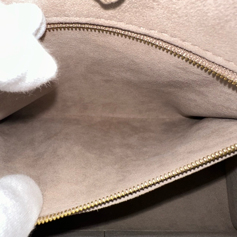 LV M45779 奶茶色牛皮壓紋in the go 斜背背 pm-40