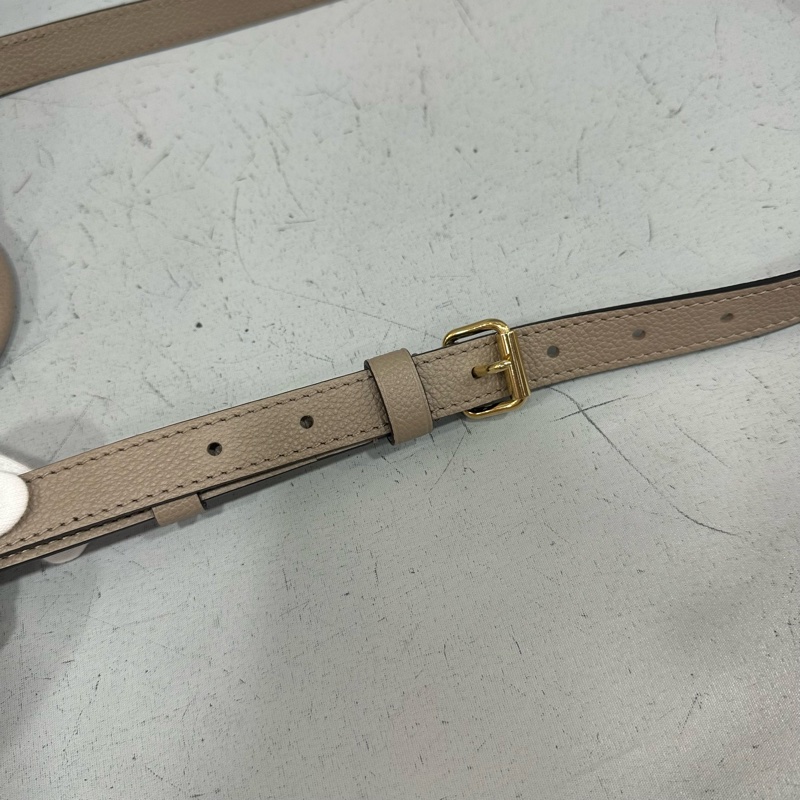 LV M45779 奶茶色牛皮壓紋in the go 斜背背 pm-43