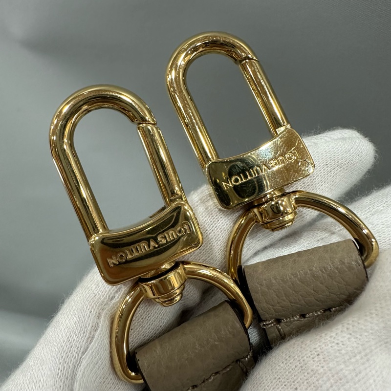 LV M45779 奶茶色牛皮壓紋in the go 斜背背 pm-46