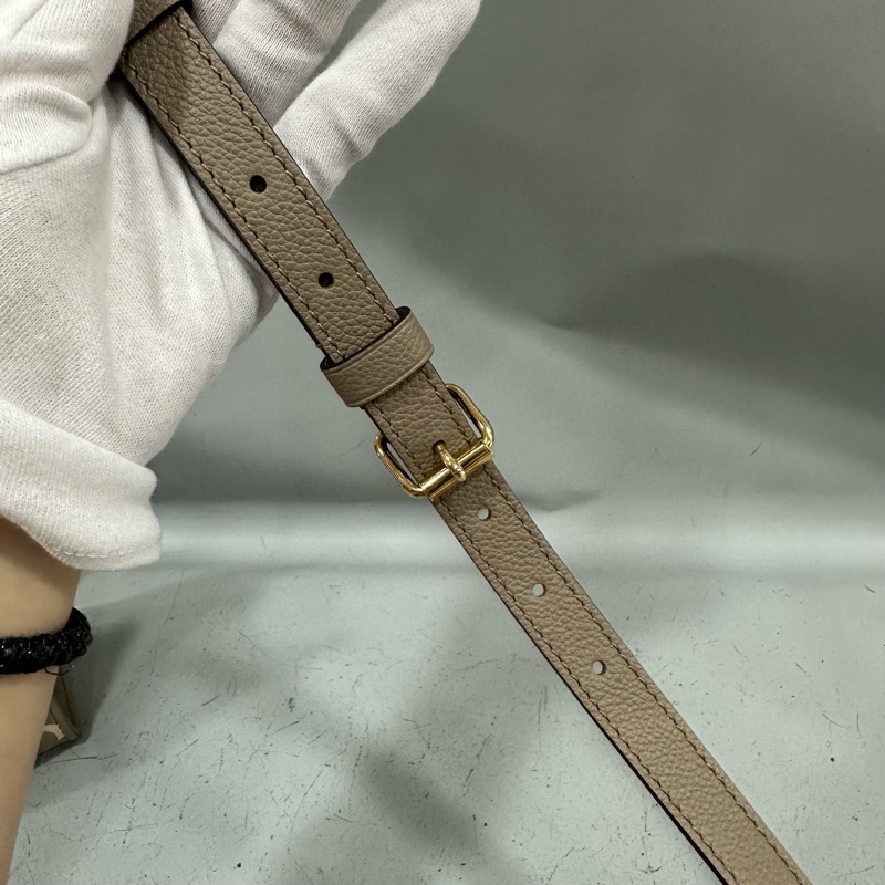LV M45779 奶茶色牛皮壓紋in the go 斜背背 pm-48