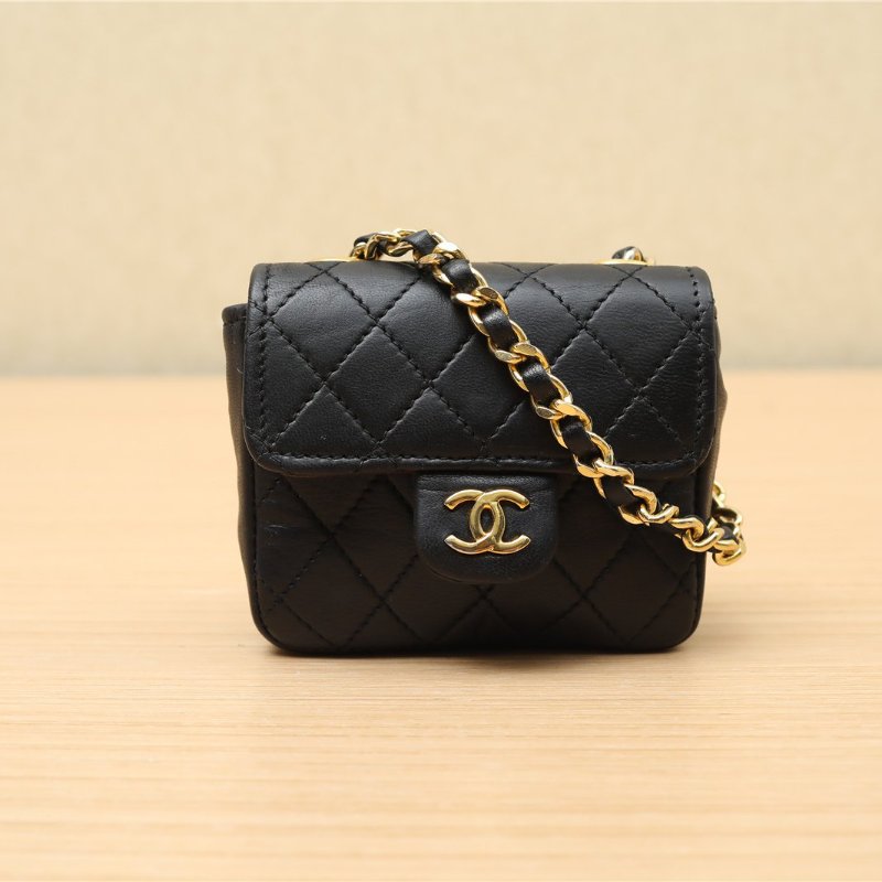 CHANEL 中古黑金牛暗紋logo奶粉包黑色3開肩背包-0