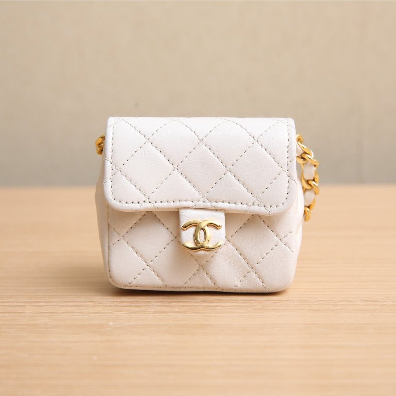 CHANEL 中古黑金羊針扣Woc23黑色3開肩背包-0