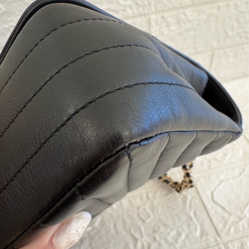 Chanel黑色山形紋金雙C口蓋斜背包-7