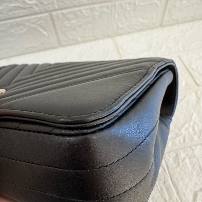 Chanel黑色山形紋金雙C口蓋斜背包-8