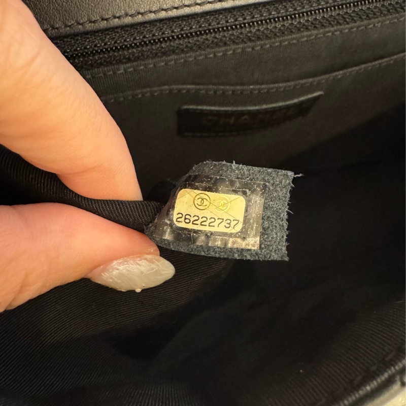 Chanel黑色山形紋金雙C口蓋斜背包-25