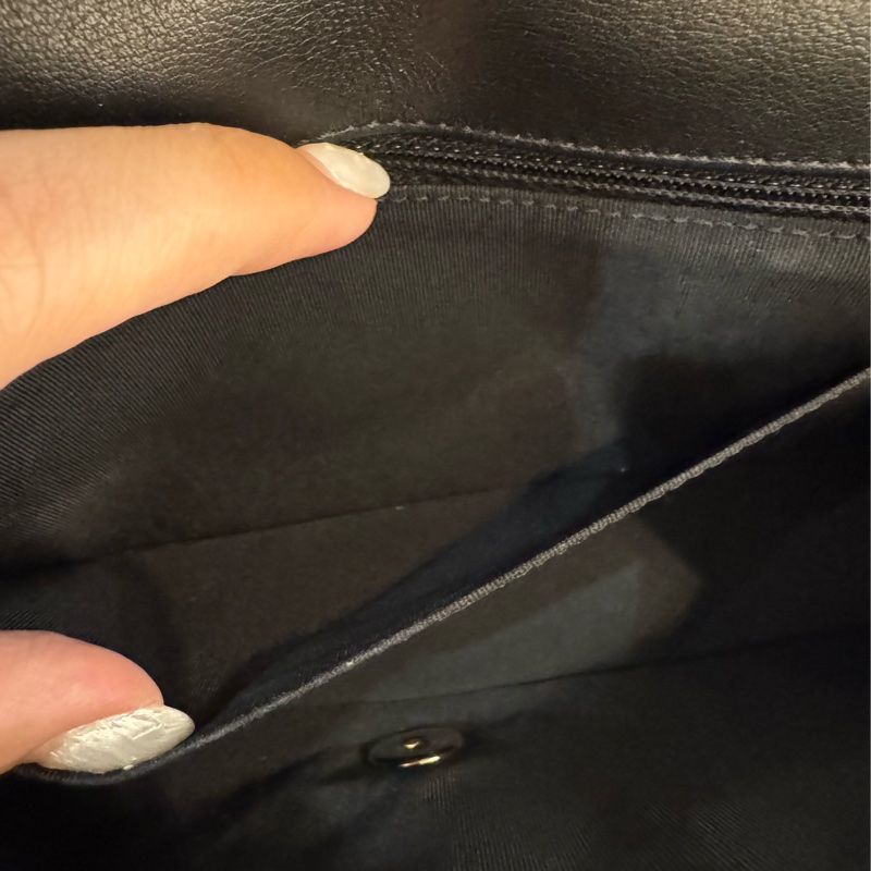 Chanel黑色山形紋金雙C口蓋斜背包-28