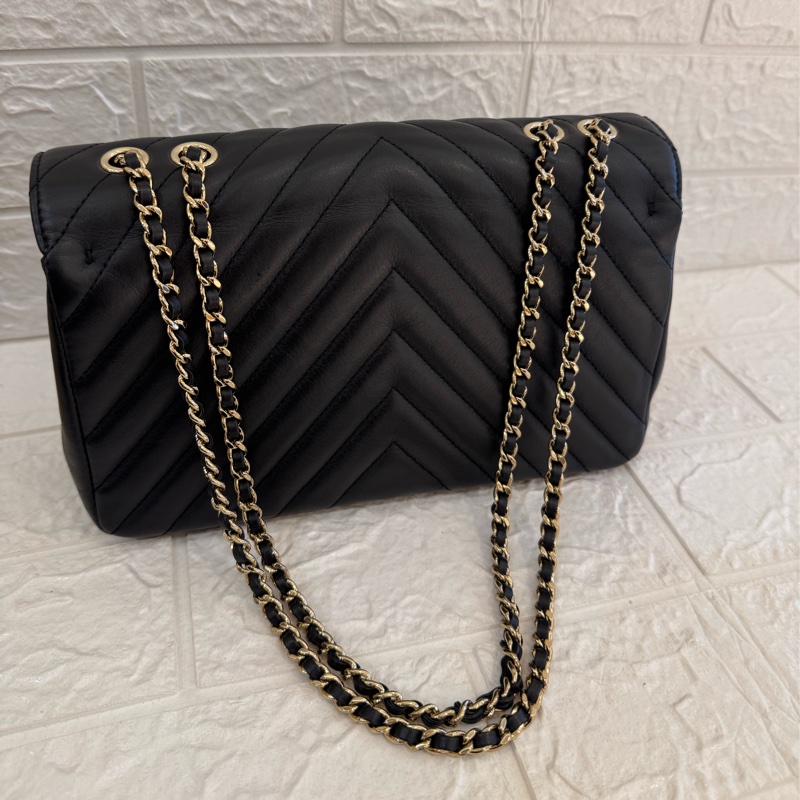 Chanel黑色山形紋金雙C口蓋斜背包-35