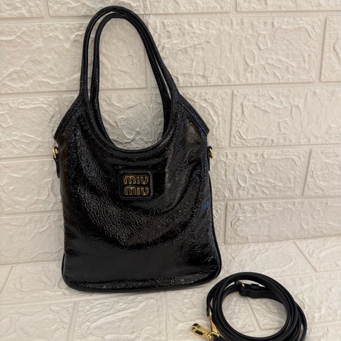 miumiu黑亮皮ivy手提兩用包