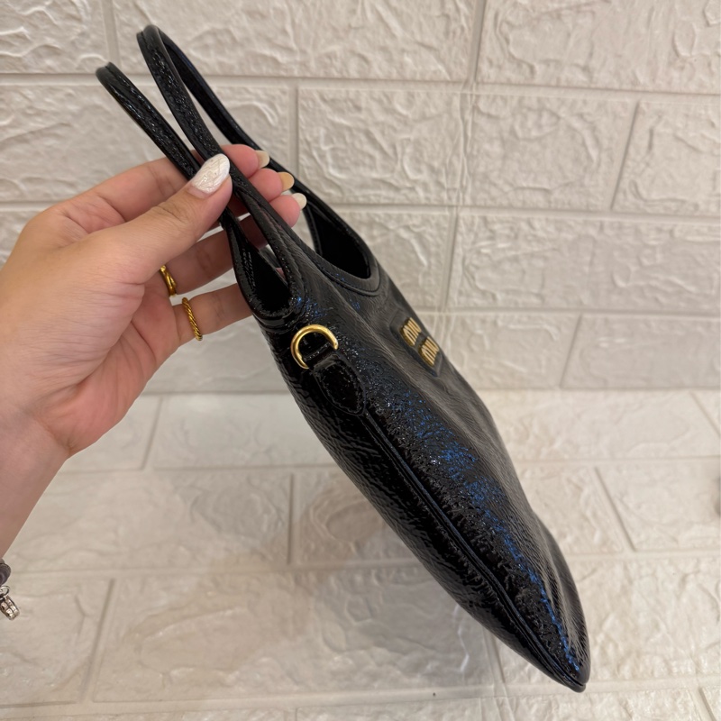 miumiu黑亮皮ivy手提兩用包-2