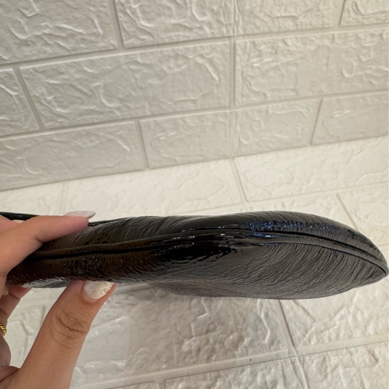 miumiu黑亮皮ivy手提兩用包-5