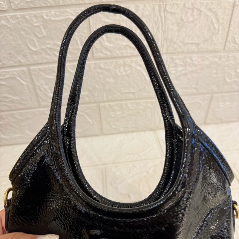 miumiu黑亮皮ivy手提兩用包-10