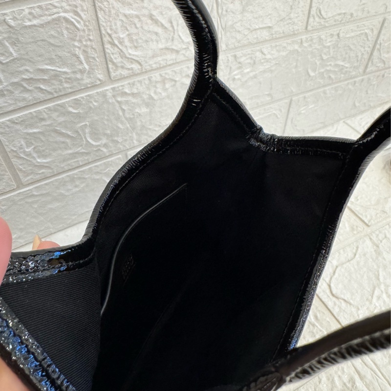 miumiu黑亮皮ivy手提兩用包-11
