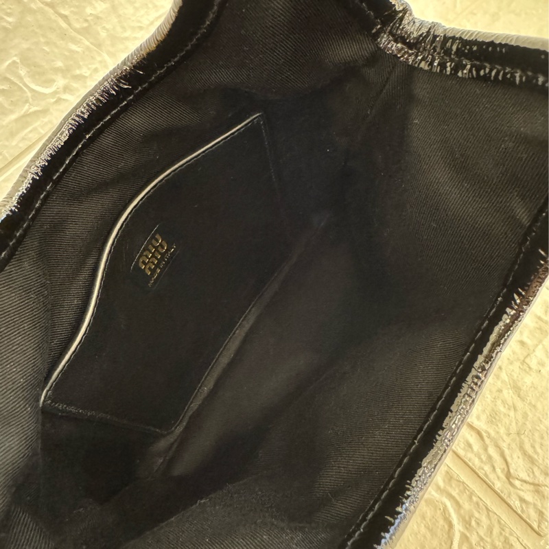 miumiu黑亮皮ivy手提兩用包-13