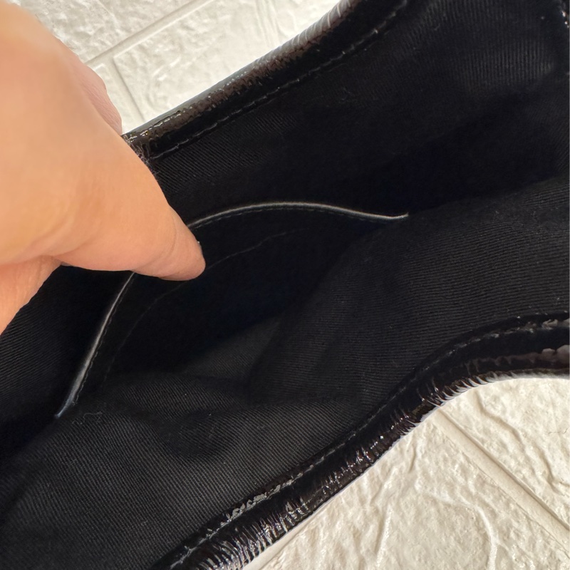 miumiu黑亮皮ivy手提兩用包-17