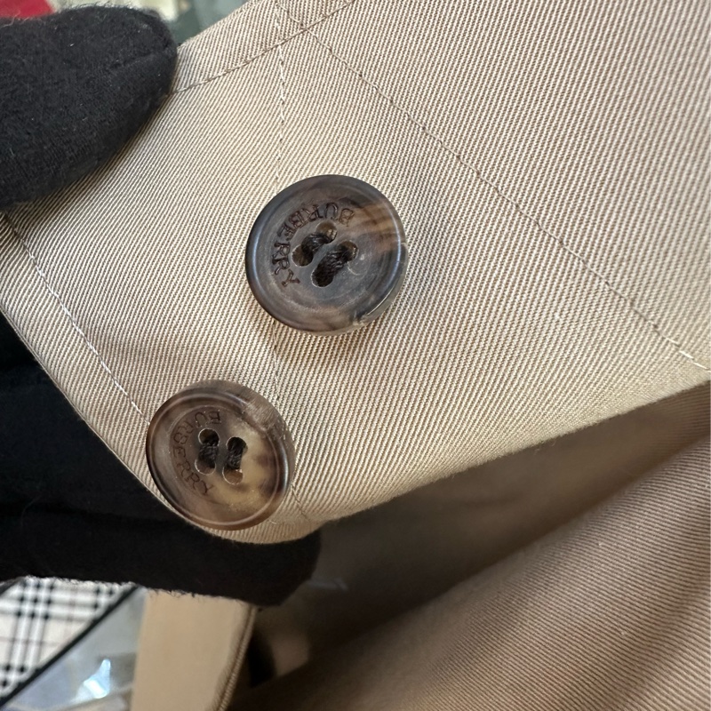 BURBERRY 米色風衣外套-5