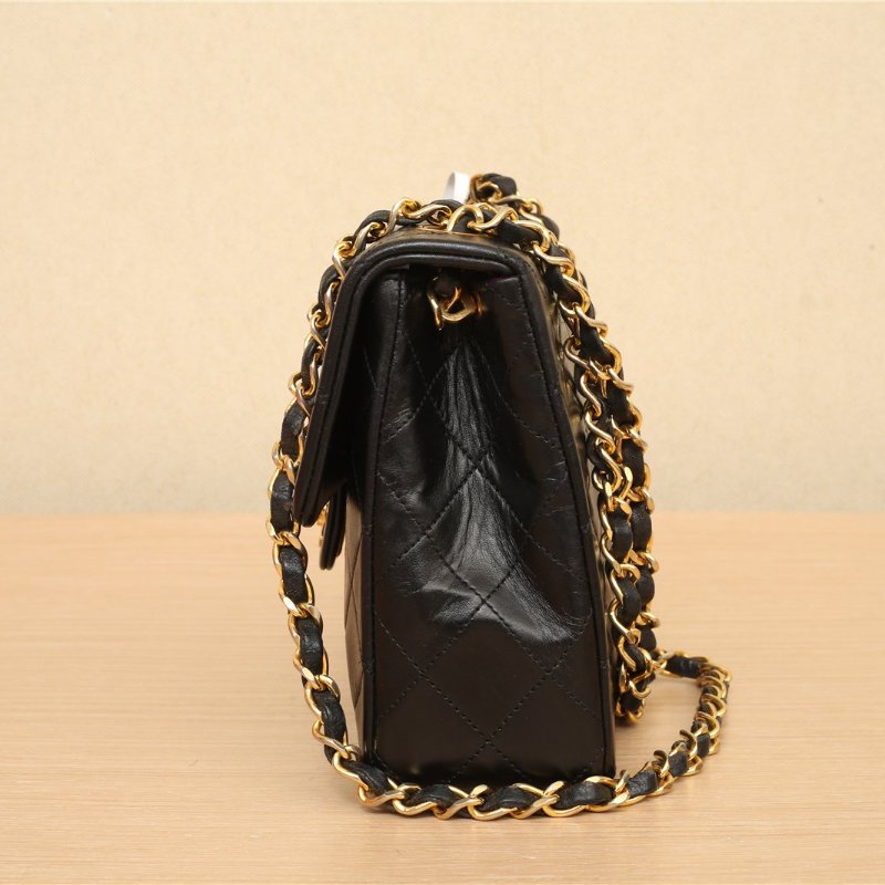 CHANEL 中古黑金羊2.55單肩包黑色1開肩背包-3