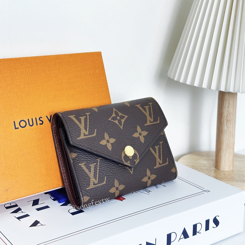 LV 經典 豆豆 三折短夾-1