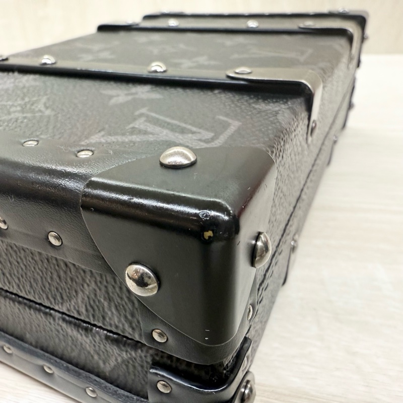 LV黑灰原花銀釦硬殼Neo Wallet Trunk側背包M20954-12