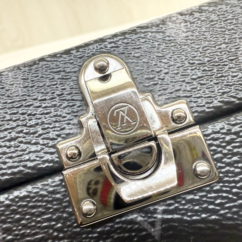 LV黑灰原花銀釦硬殼Neo Wallet Trunk側背包M20954-15