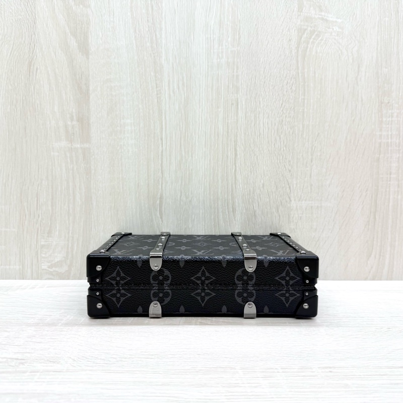 LV黑灰原花銀釦硬殼Neo Wallet Trunk側背包M20954-4