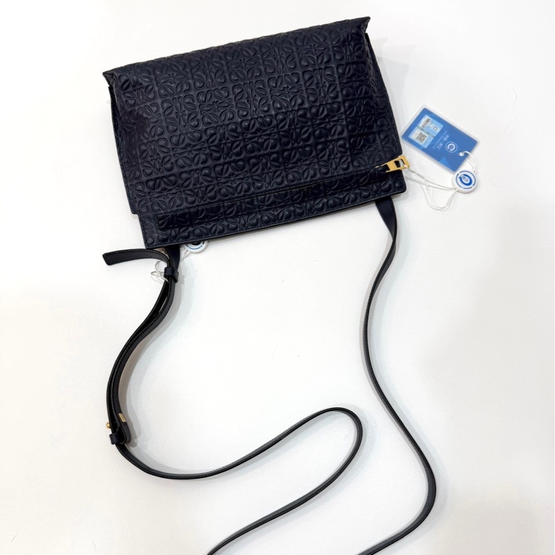 LOEWE logo 壓紋 深藍 斜背包 肩背包 側背包 手拿包 晚宴包-8