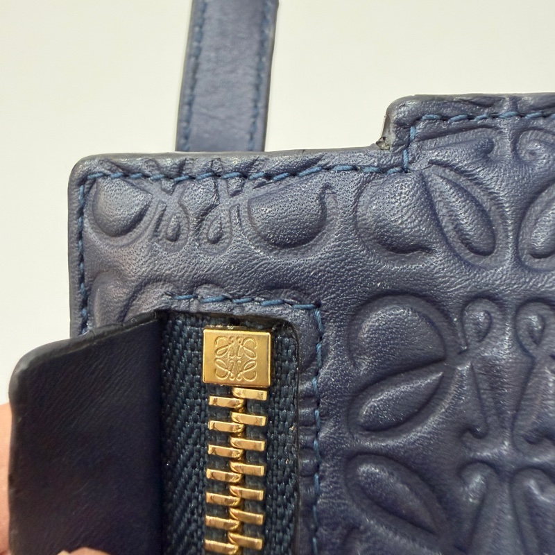 LOEWE logo 壓紋 深藍 斜背包 肩背包 側背包 手拿包 晚宴包-21