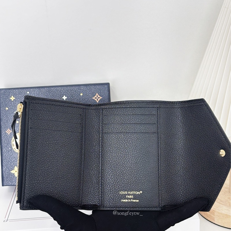 LV 經典 豆豆 三折短夾-壓紋款-2