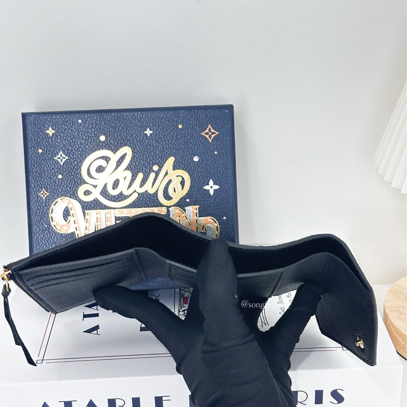 LV 經典 豆豆 三折短夾-壓紋款-4