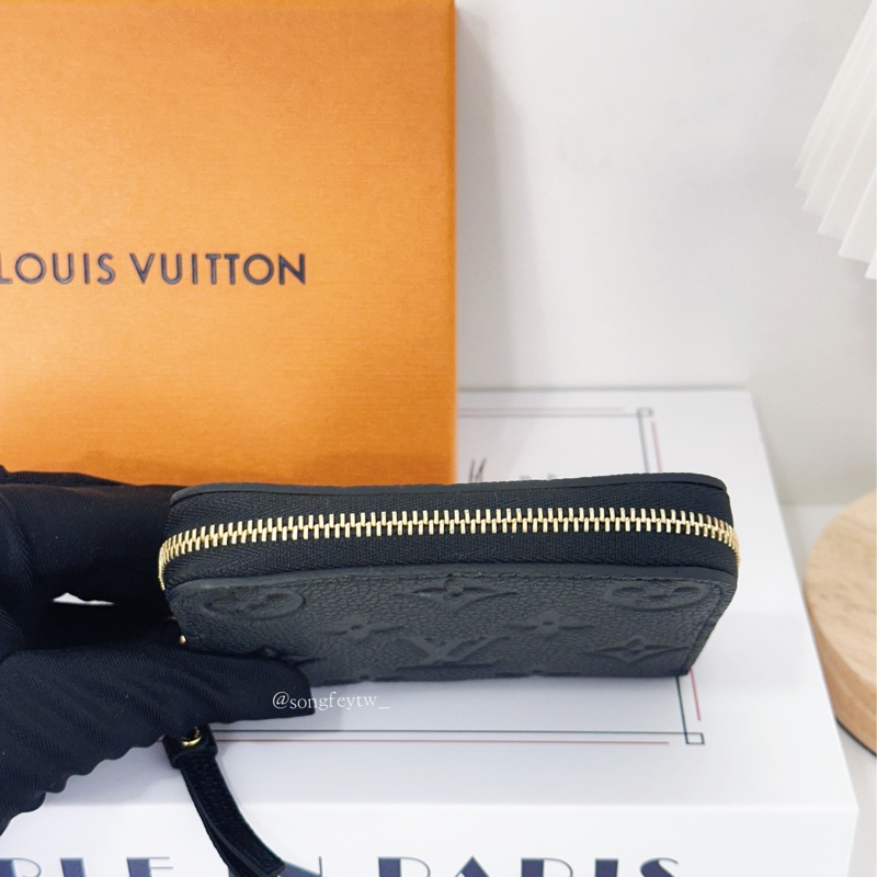 LV 壓紋 拉鏈零錢包-2