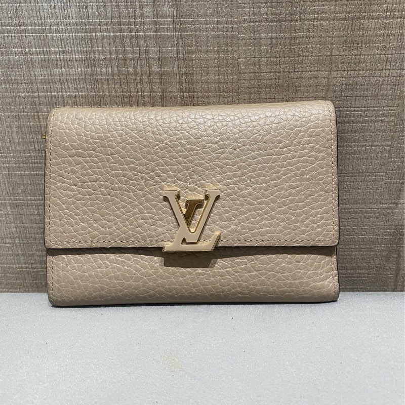 LV Capucines 大象灰三折短夾-0