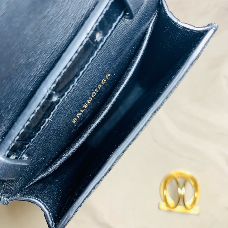 ✨超級質感 近新閒置 Balenciaga巴黎世家新款 黑金大B鱷魚壓紋 手機包/斜背小包-6