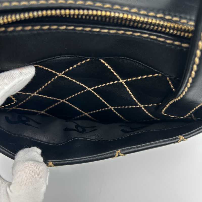 「JL精品代購」 香奈兒黑金羊外縫線保齡球小號手提包-14