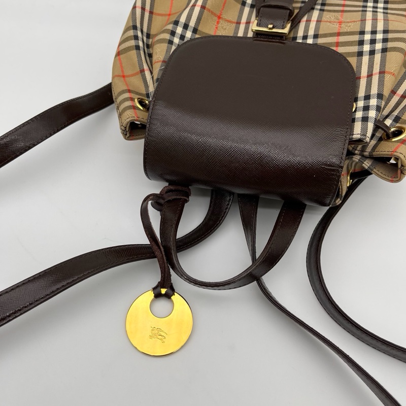 「JL精品代購」 Burberry經典格紋拼皮金牌抽繩雙肩包-8