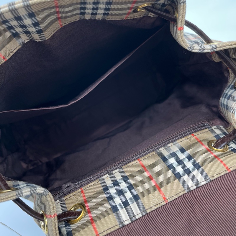 「JL精品代購」 Burberry經典格紋拼皮金牌抽繩雙肩包-18