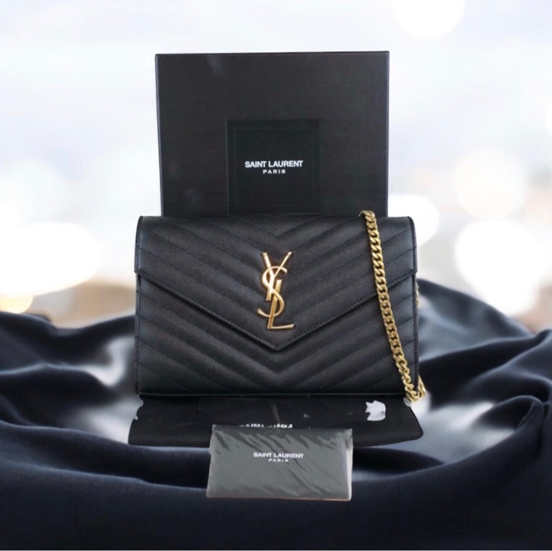 「JL精品代購」98新 Ysl 荔枝牛皮黑金信封包-0