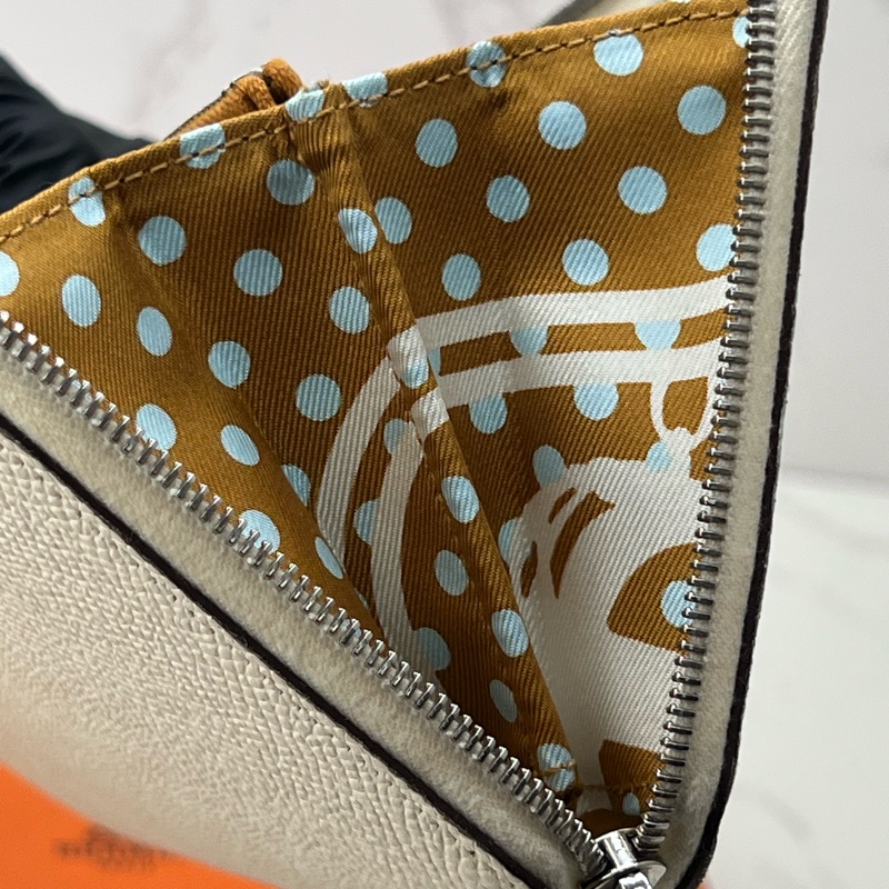 💗香緹國際精品💗🤍Hermes Silk in 絲巾長夾 奶白色🤍-10