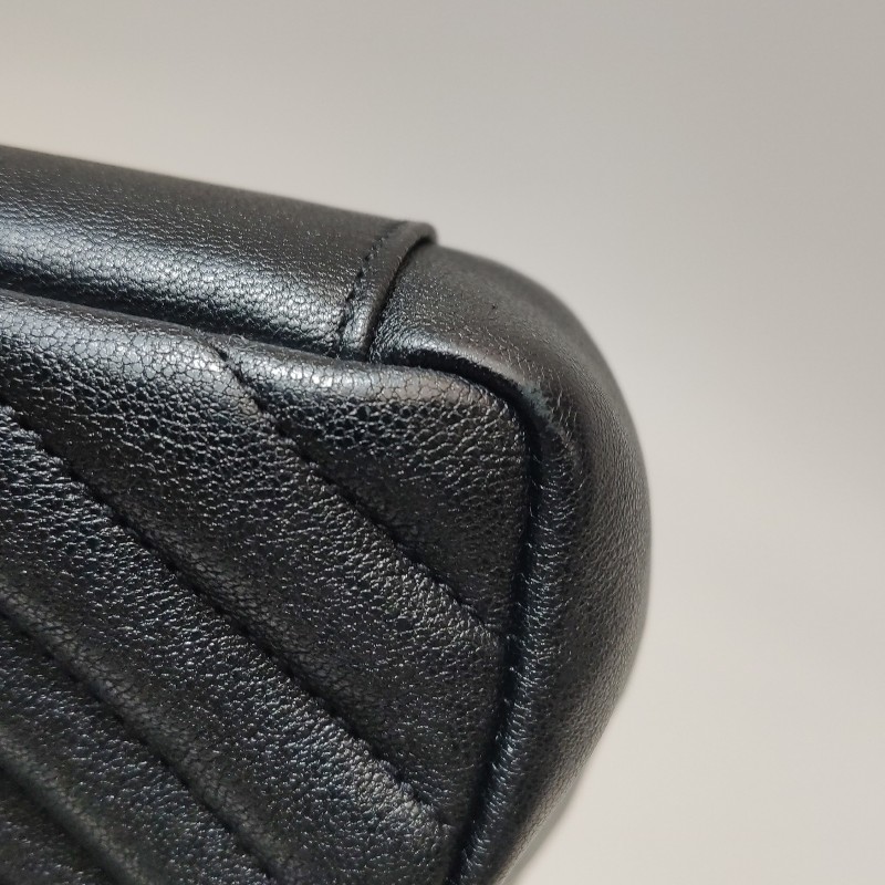 Saint Laurent College中號羊皮V紋絎縫YSL標誌斜挎包-15