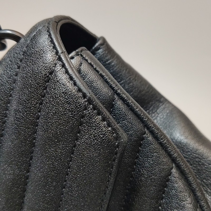 Saint Laurent College中號羊皮V紋絎縫YSL標誌斜挎包-17