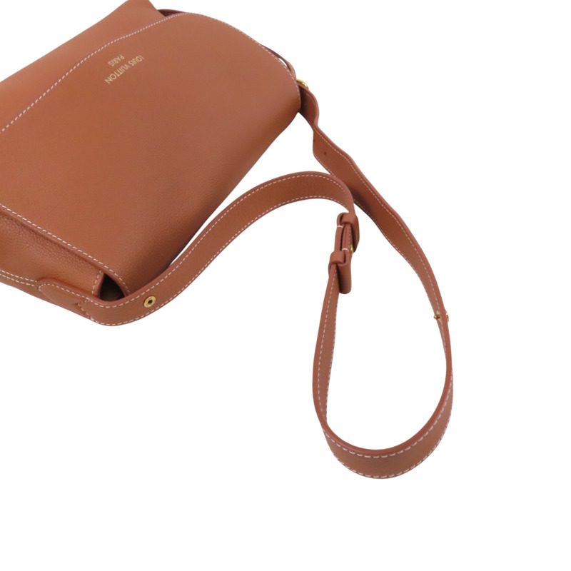LOUIS VUITTON 牛皮皮革Low Key Messenger金扣肩背袋-7