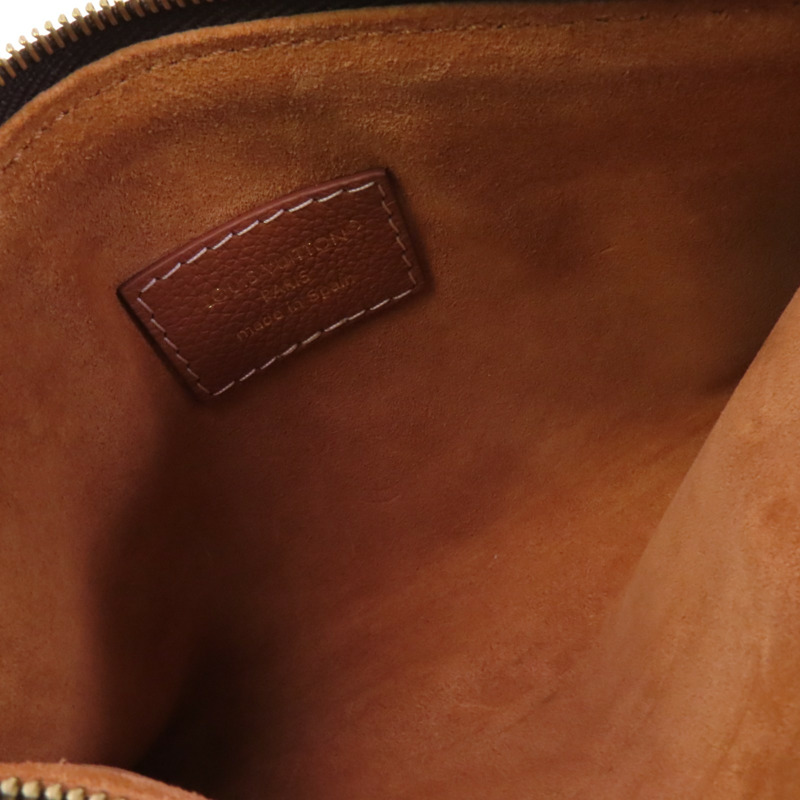 LOUIS VUITTON 牛皮皮革Low Key Messenger金扣肩背袋-15